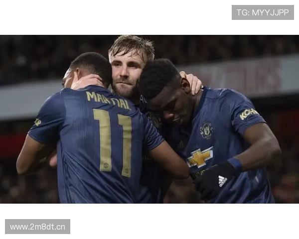 卢克-肖碾压加纳乔瞬间精彩